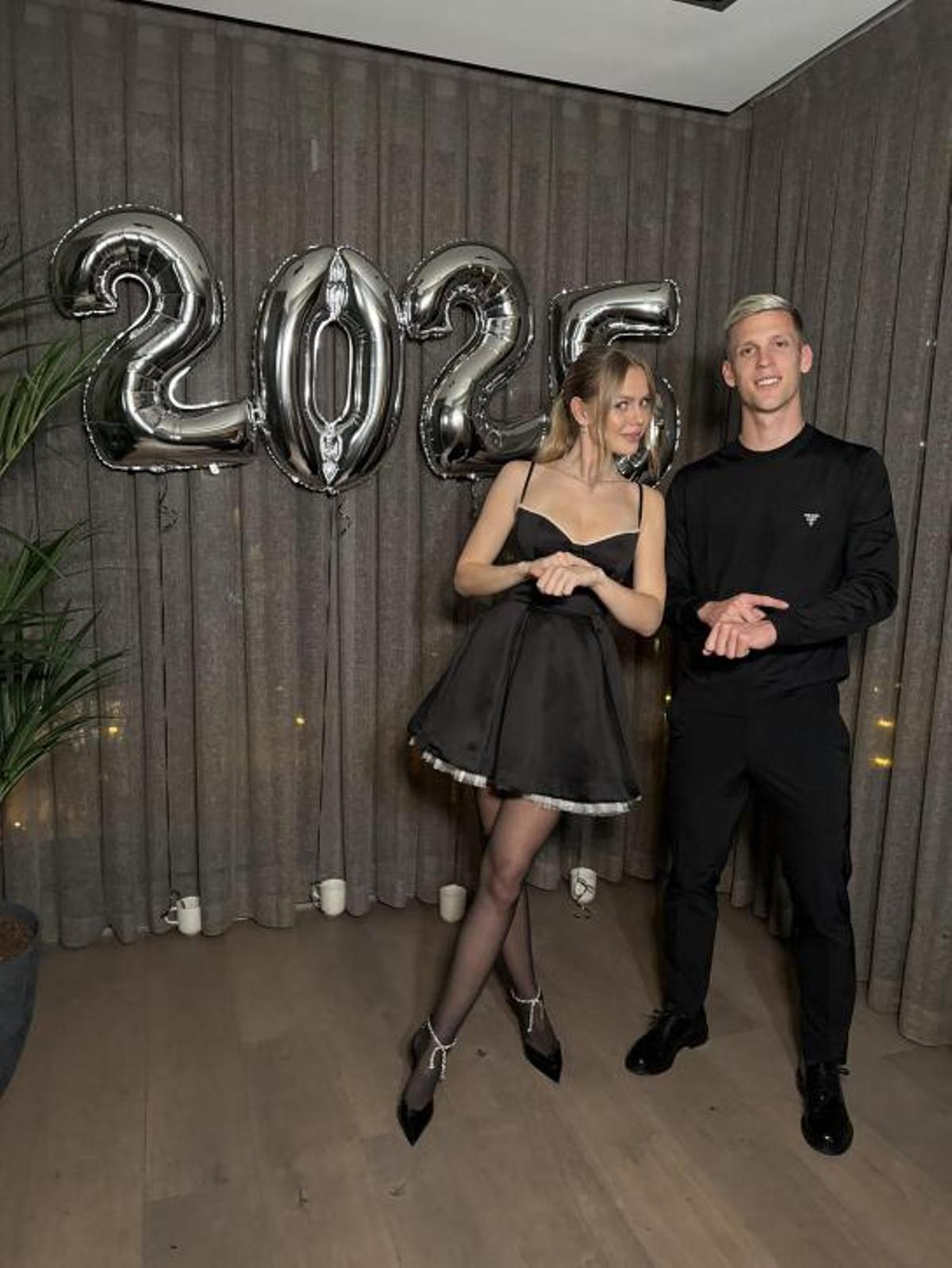 Dani Olmo junto a su pareja