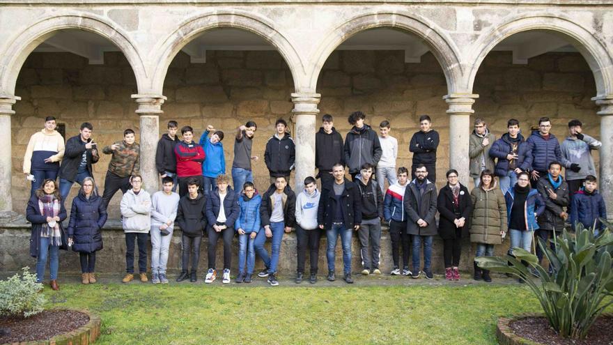 Profesores y estudiantes del seminario menor de San Paio de Tui.