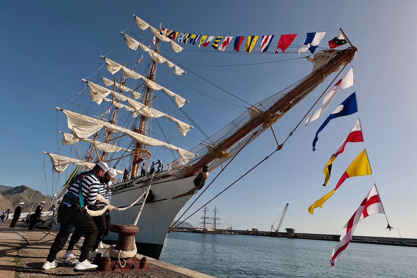 Llegada al Puerto de Santa Cruz del buque escuela mejicano Cuauhtémoc