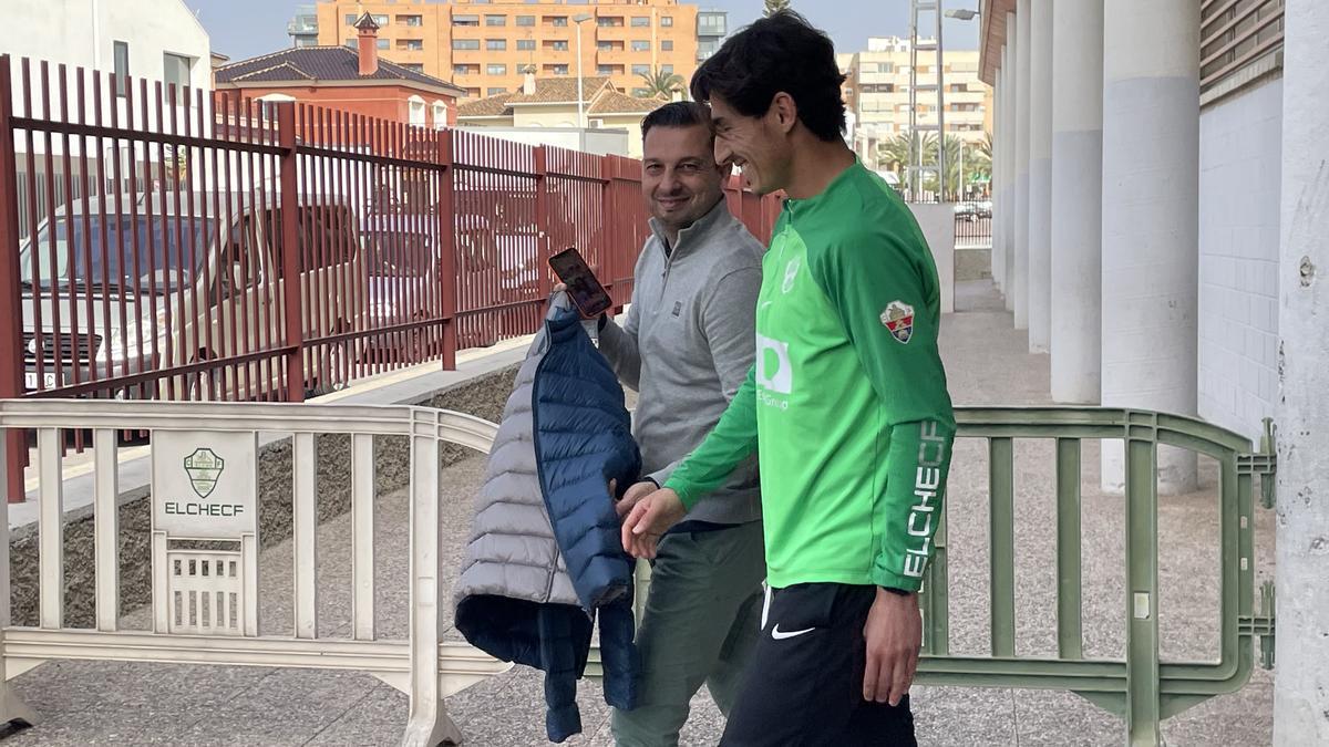 Pere Milla salía sonriente del campo de fútbol Díez Iborra de Elche junto a Sergio Mantecón
