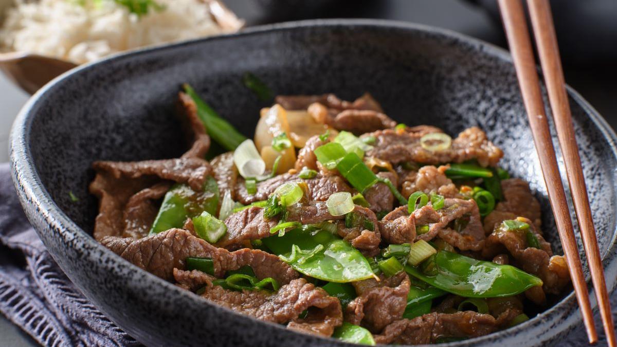 Tazón de carne de ternera estilo chino.