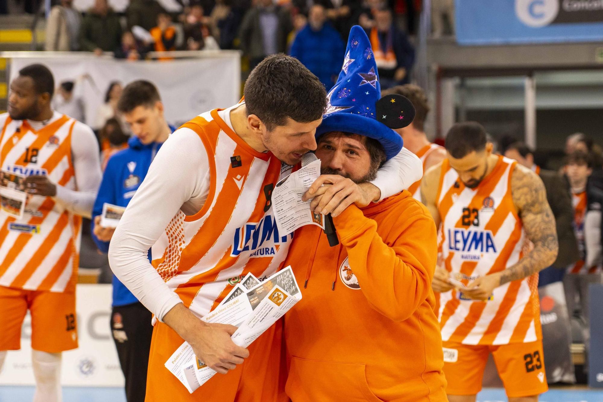 A Coruña respira naranja con el Leyma