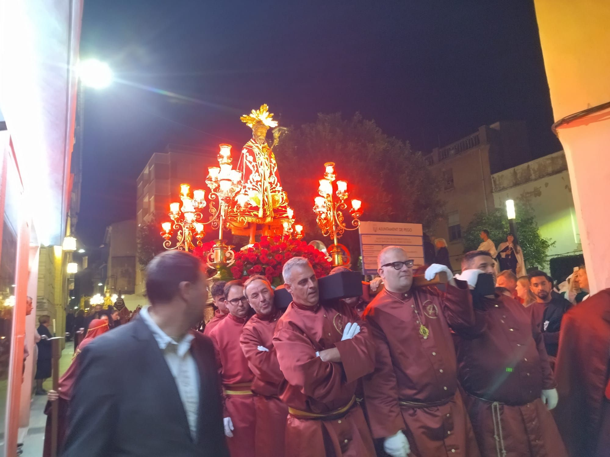 Devoción en Pego en la procesión de la Pasión de Jesús