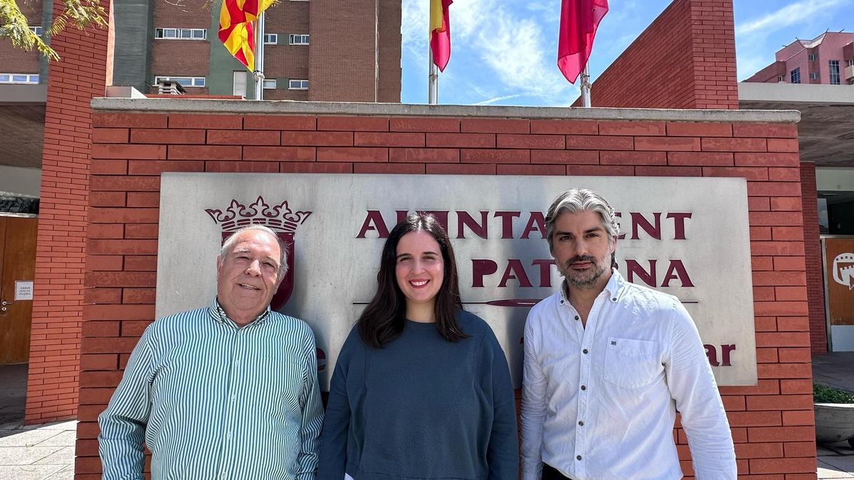 Montserrat, que entra como concejal en la oposición; junto a la portavoz Sara Palma y Manuel Barreiro