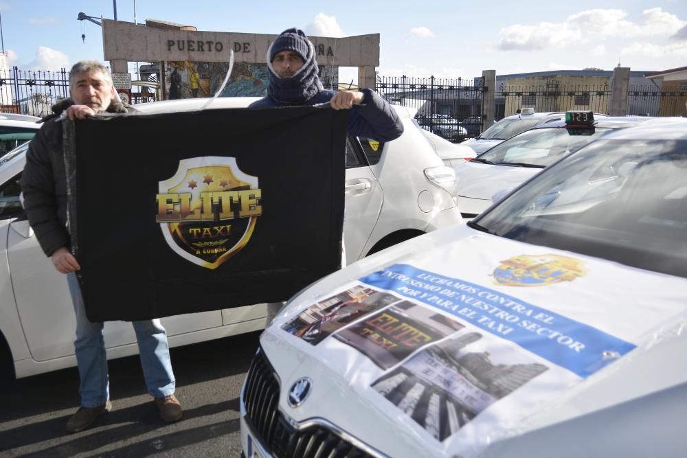 Taxistas de la ciudad marchan en caravana por A Coruña dentro de una jornada de protestas del sector del taxi contra los vehículos de transporte colectivo