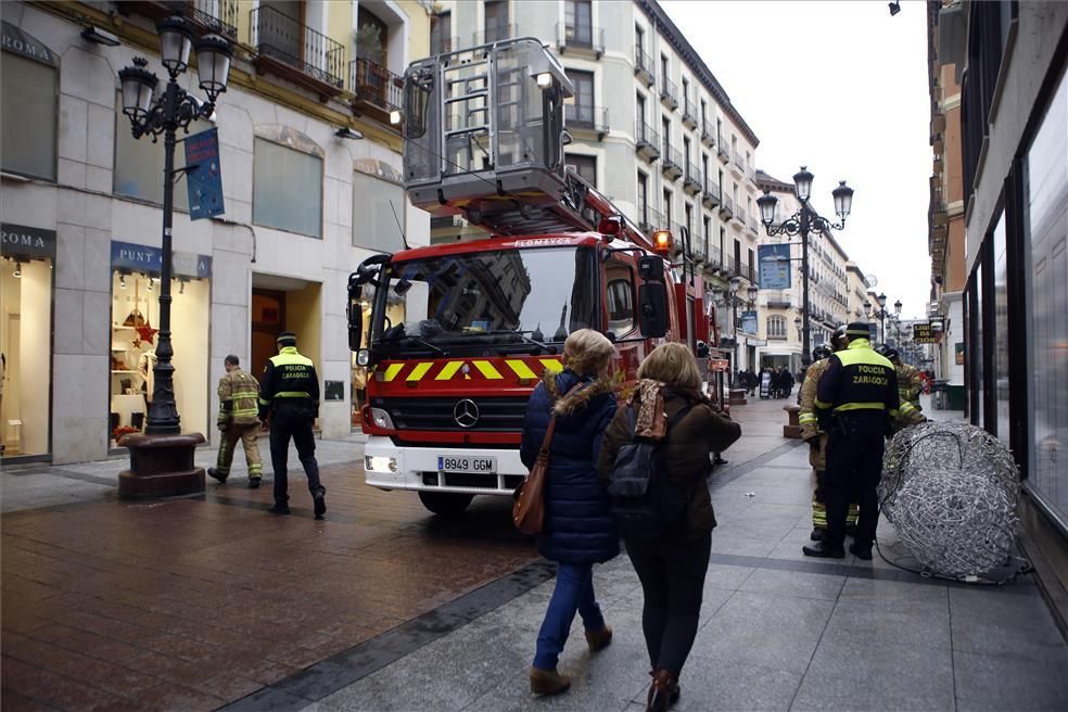 Accidente con decoración navideña en la calle Alfonso I