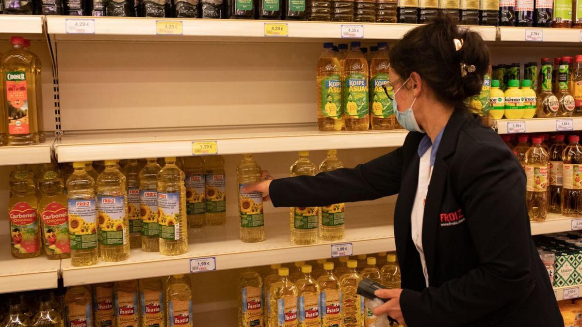 Los supermercados notan un aumento injustificado de la demanda de aceite de girasol