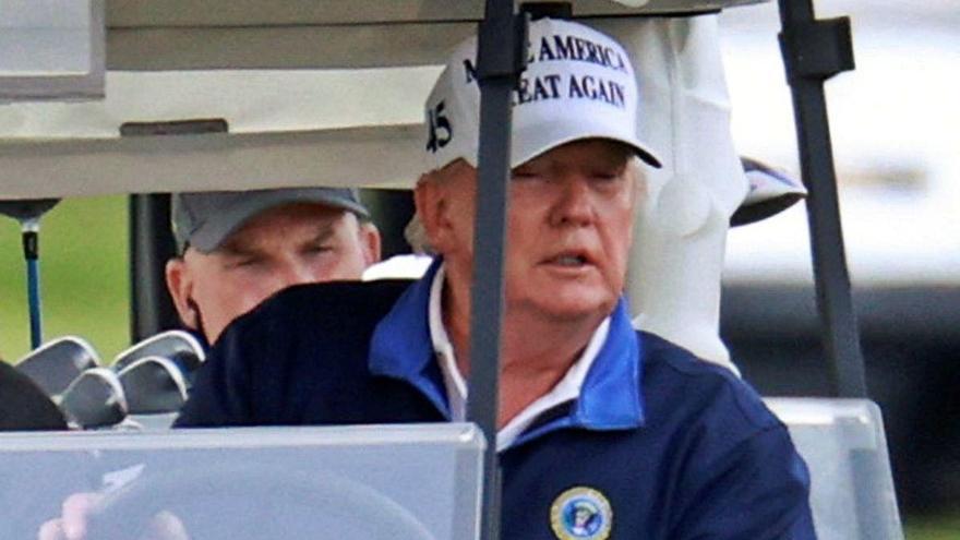 Trump va gaudir d&#039;una nova jornada de descans en la qual va jugar a Golf a Virgínia.