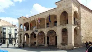 Ahora Decide aboga por poner la Oficina Municipal de Turismo en la Plaza Mayor
