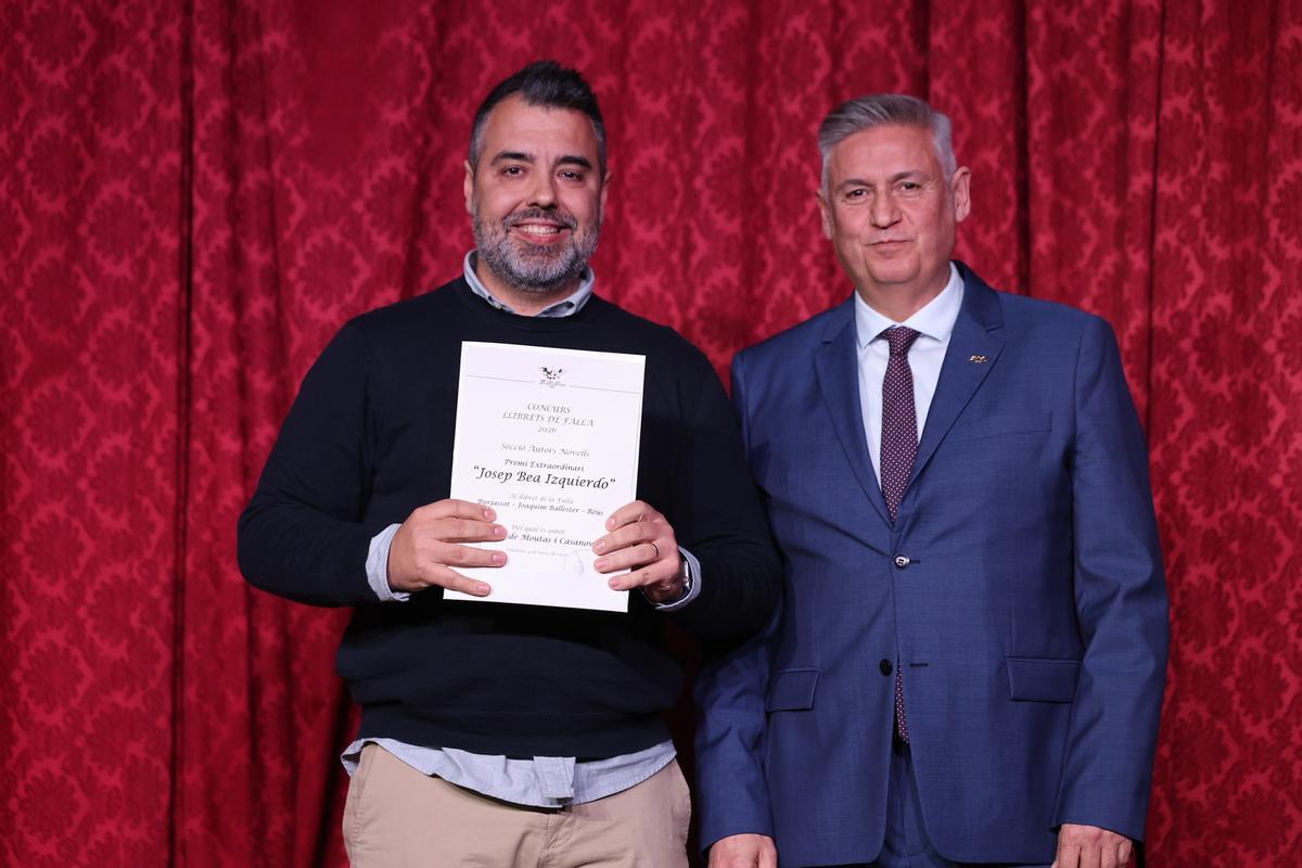 Álvaro de Moutas recibe el premio de Noveles