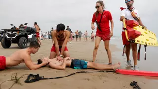 València se prepara para combatir los ahogamientos del verano: "Ya llevamos 12 rescates"