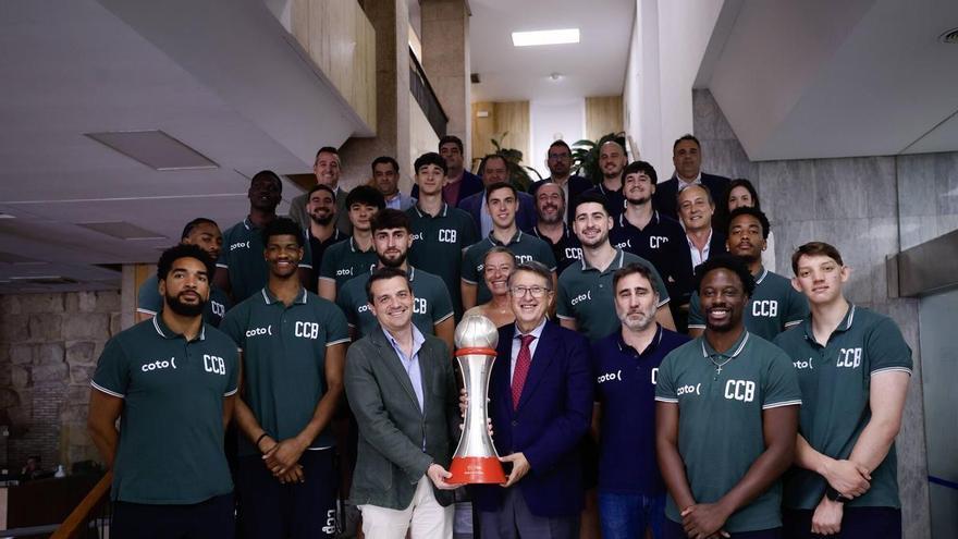 La primera jornada de las visitas institucionales del Coto Córdoba tras el ascenso, en imágenes