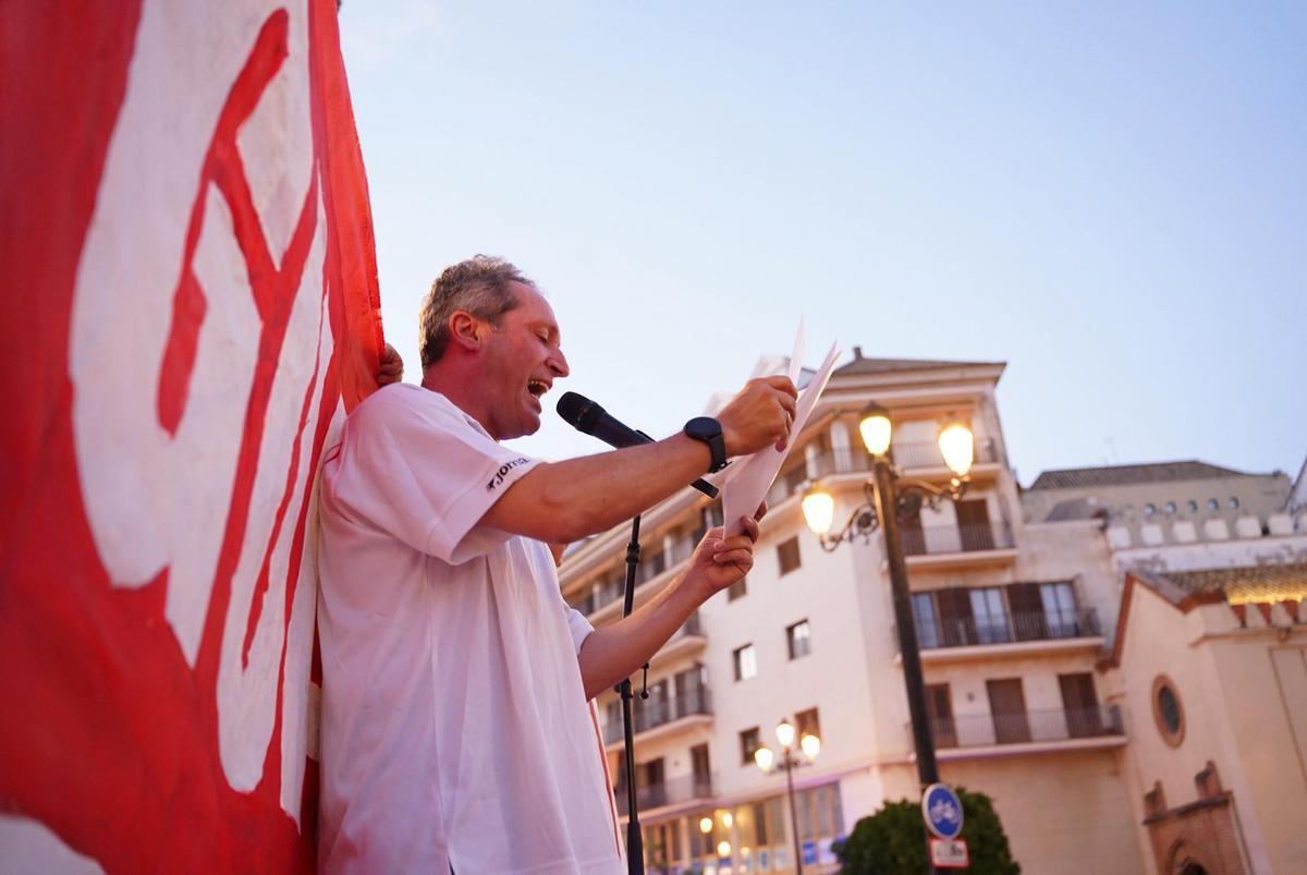 Miles de sevillistas participaron en la protesta convocada para reclamar cambios en la directiva del club. Miles de sevillistas participaron en la protesta convocada para reclamar cambios en la directiva del club.