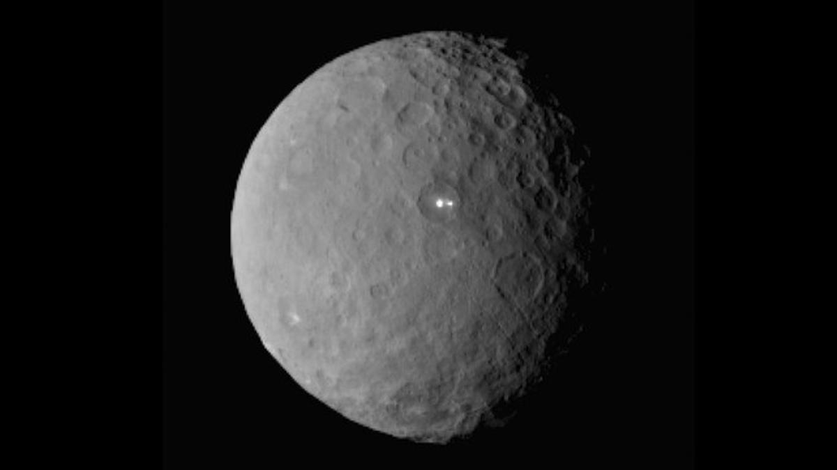 El planeta enano Ceres, fotografiado por la cámara de la sonda Dawn en su maniobra de aproximación. La imagen está captada desde unos 46.000 kilómetros de distancia