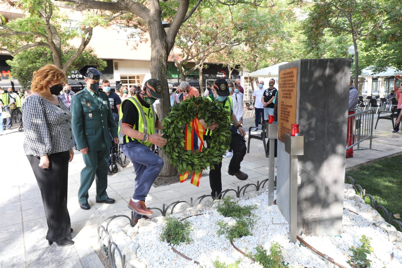 Acto de homenaje a las víctimas de la casa cuartel de la avenida Cataluña