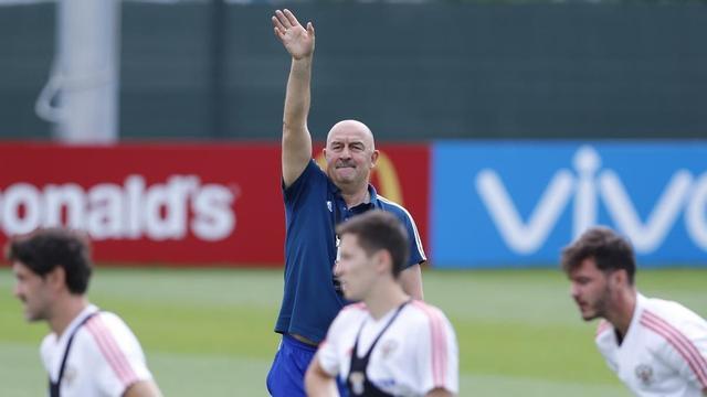 Cherchesov, durante un entrenamiento de la selección rusa.