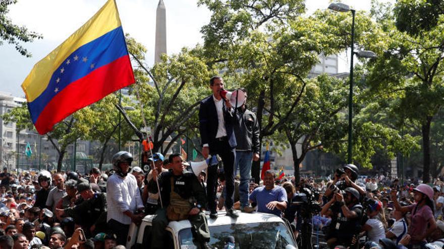 Juan Guaidó libera a Leopoldo López de su arresto domiciliario