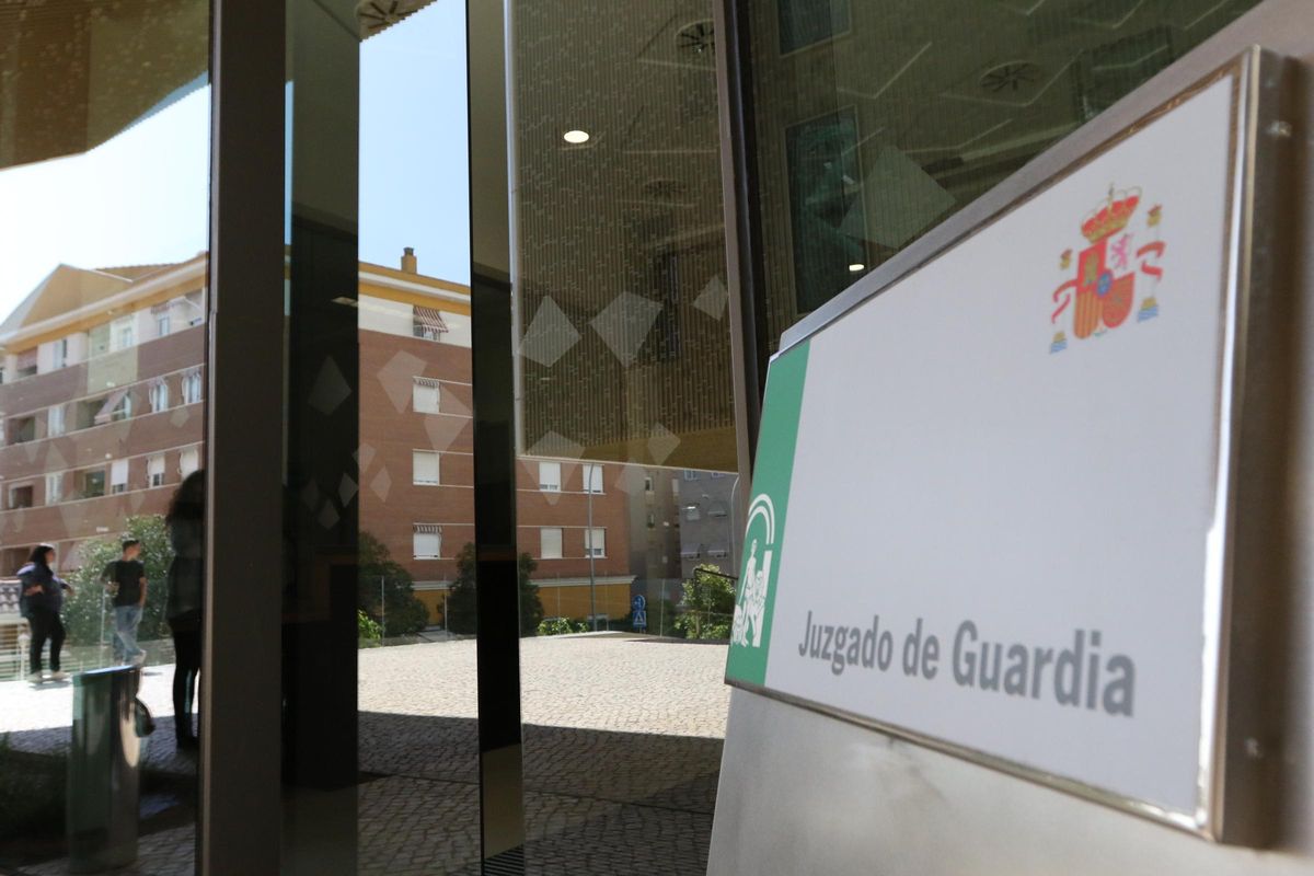 Acceso al juzgado de guardia de Córdoba.