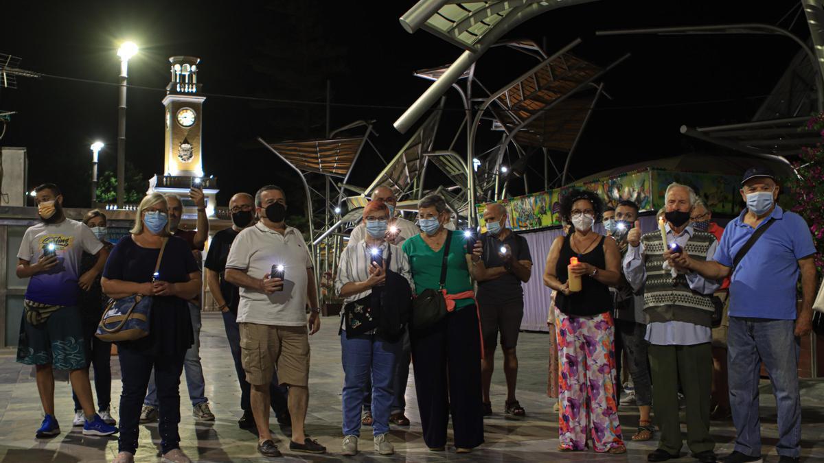 Asistentes a la protesta de Cartagena ante la subida del precio de la luz.