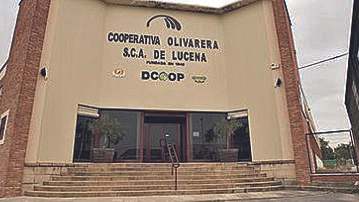 Fachada de la Cooperativa Olivarera de Lucena.