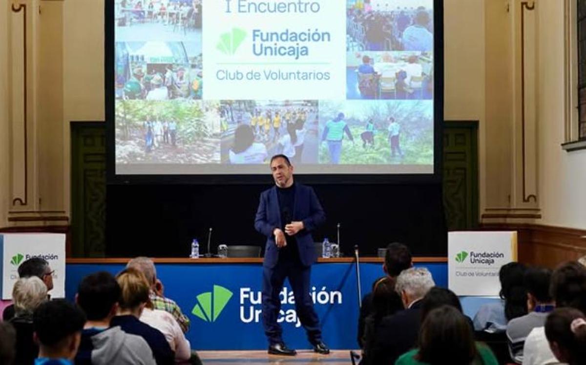 Juan Manuel Montilla ‘El Langui’ durante su intervención en el I Encuentro del Club de Voluntarios Fundación Unicaja.