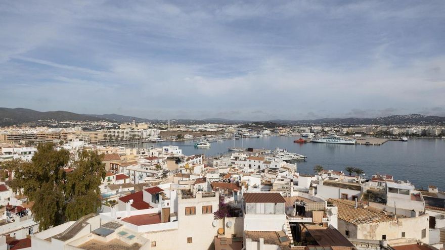 Este municipio de Ibiza tiene una plaza de vivienda turística regularizada por cada tres habitantes