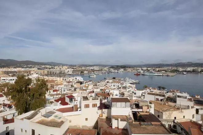 Los puertos de Ibiza y Formentera tendrán infraestructuras modulares para atender a los migrantes antes de ir a la península