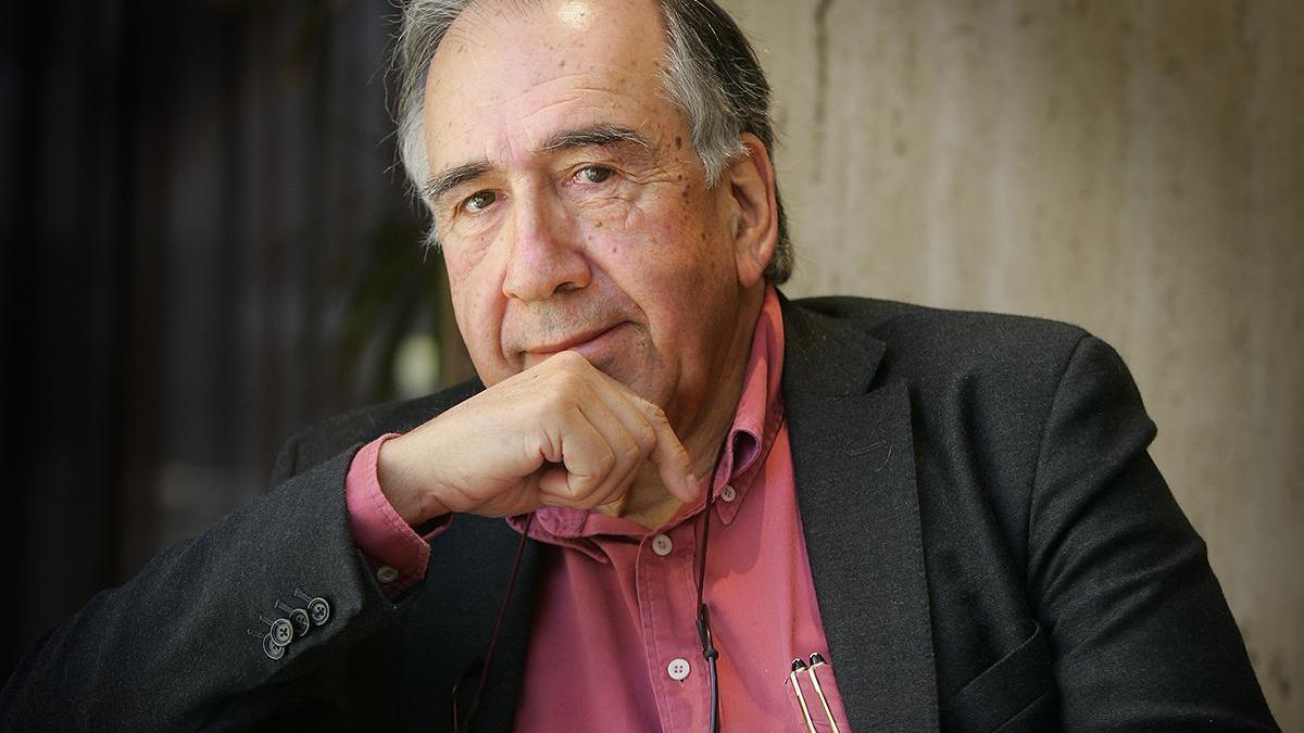 Joan Margarit es uno de los autores que protagoniza el nuevo número de la revista Turia.