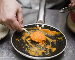 Este revolucionario invento para fregar los cacharros de cocina sin esfuerzo arrasa en Amazon