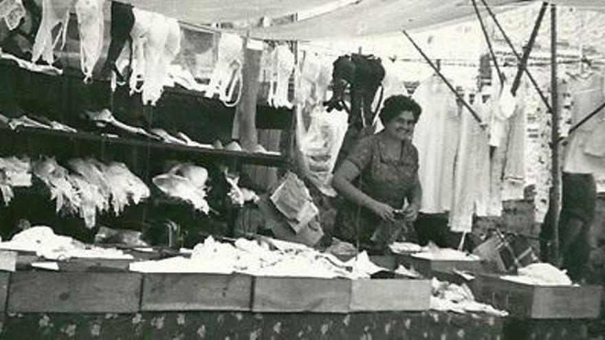 Parada a la Muralla del Carme els anys seixanta