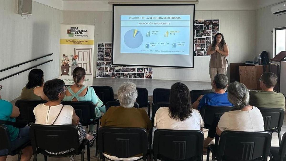 Charla sobre el nuevo sistema de recogida en Vallés.