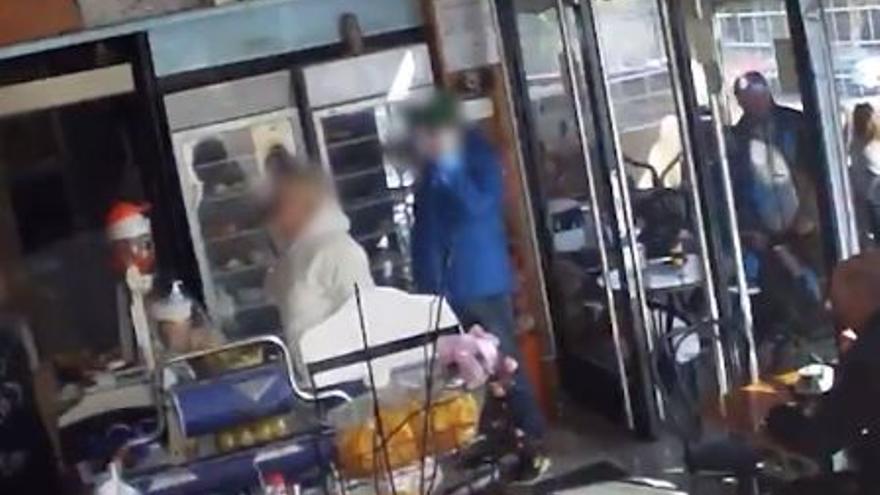 VÍDEO | Detenen un home per robar en una cafeteria de Martorell