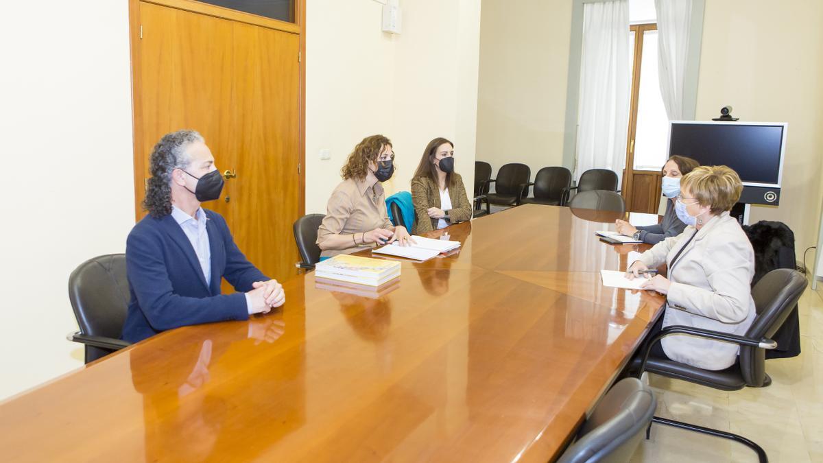 Un momento de la reunión entre el equipo de Sanidad y la directiva de la Federació