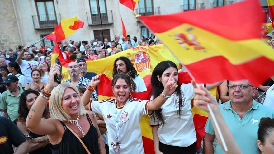 Cerca de 10.000 personas abarrotan el centro de Elche en apoyo a Ceuta