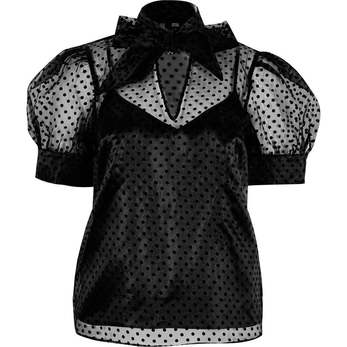 Blusa de organza en negro de River Island. (Precio: 48 euros)