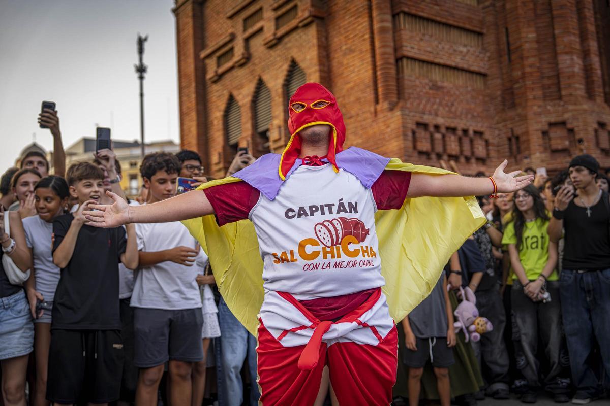 Batalla multitudinaria para farmear aura en Barcelona