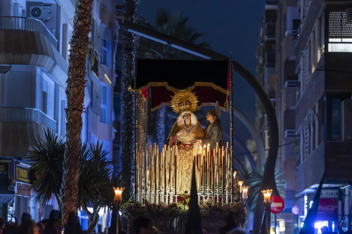 Procesión del Silencio del Jueves Santo en Torrevieja 2026, aquí en imágenes Procesión del Silencio del Jueves Santo en Torrevieja 2026, aquí en imágenes
