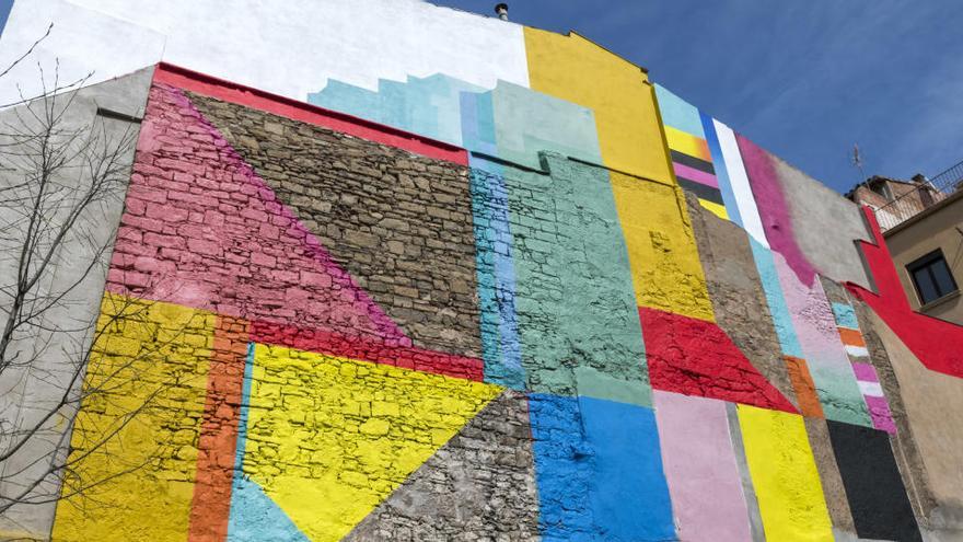 Pintaran al carrer de la Mel de Manresa un mural participatiu al voltant de la diversitat sexual i de gènere