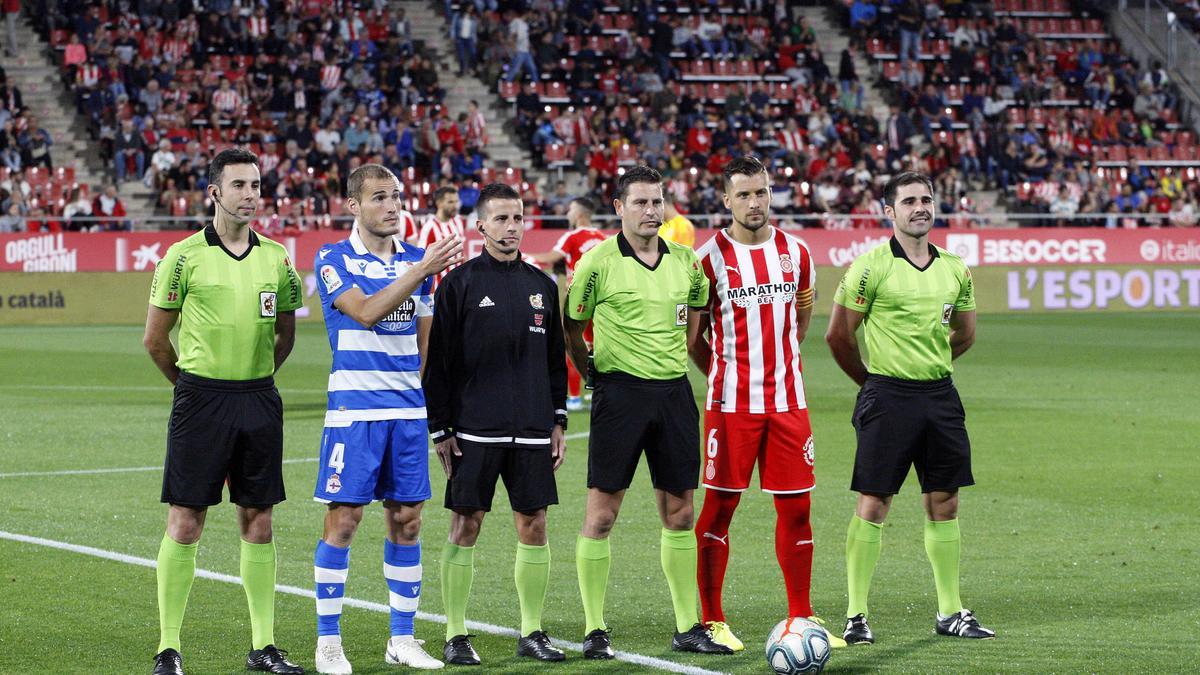 Figueroa Vázquez, al mig, just abans d&#039;un Girona-Deportivo de la temporada 19/20