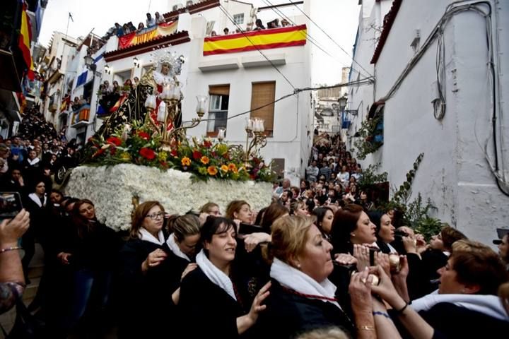 Alicante se vuelca con la procesión de Santa Cruz