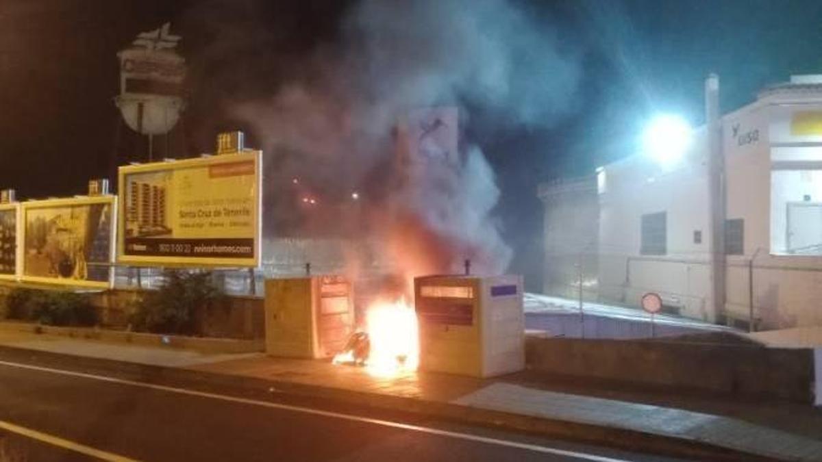 Contenedores ardiendo