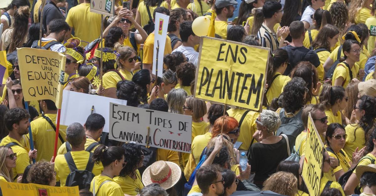 El Govern s’obre a estudiar la millora salarial dels mestres