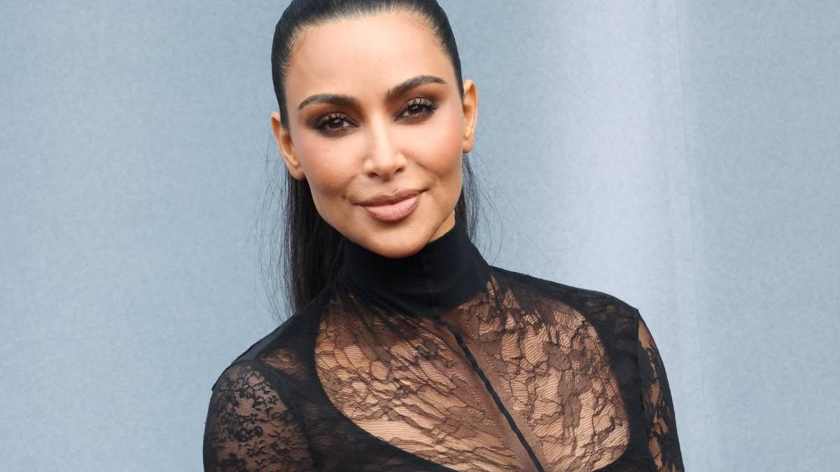 Kim Kardashian advierte: el look gótico está de vuelta
