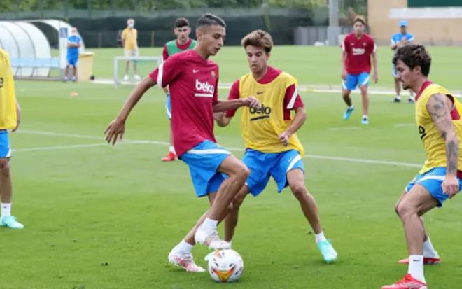 Entreno con estreno del pasado futuro del Barça