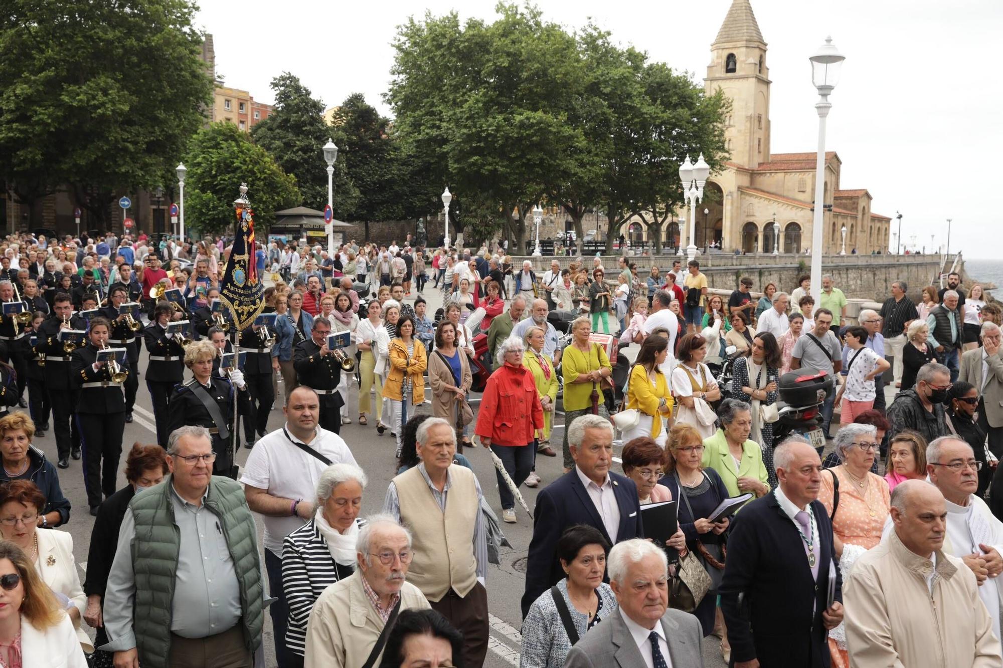 En imágenes: así fue la celebración del Corpus Christi por las calles de Gijón