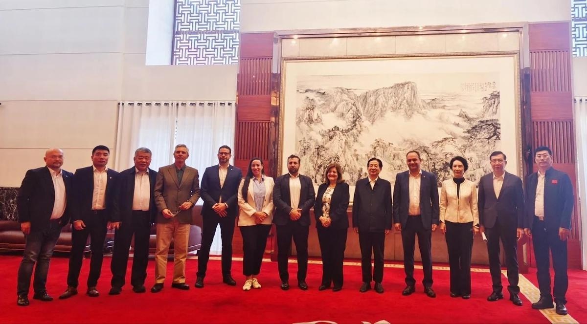 El vicepresidente del Gobierno de Shandong ha recibido a la delegación de la Católica.