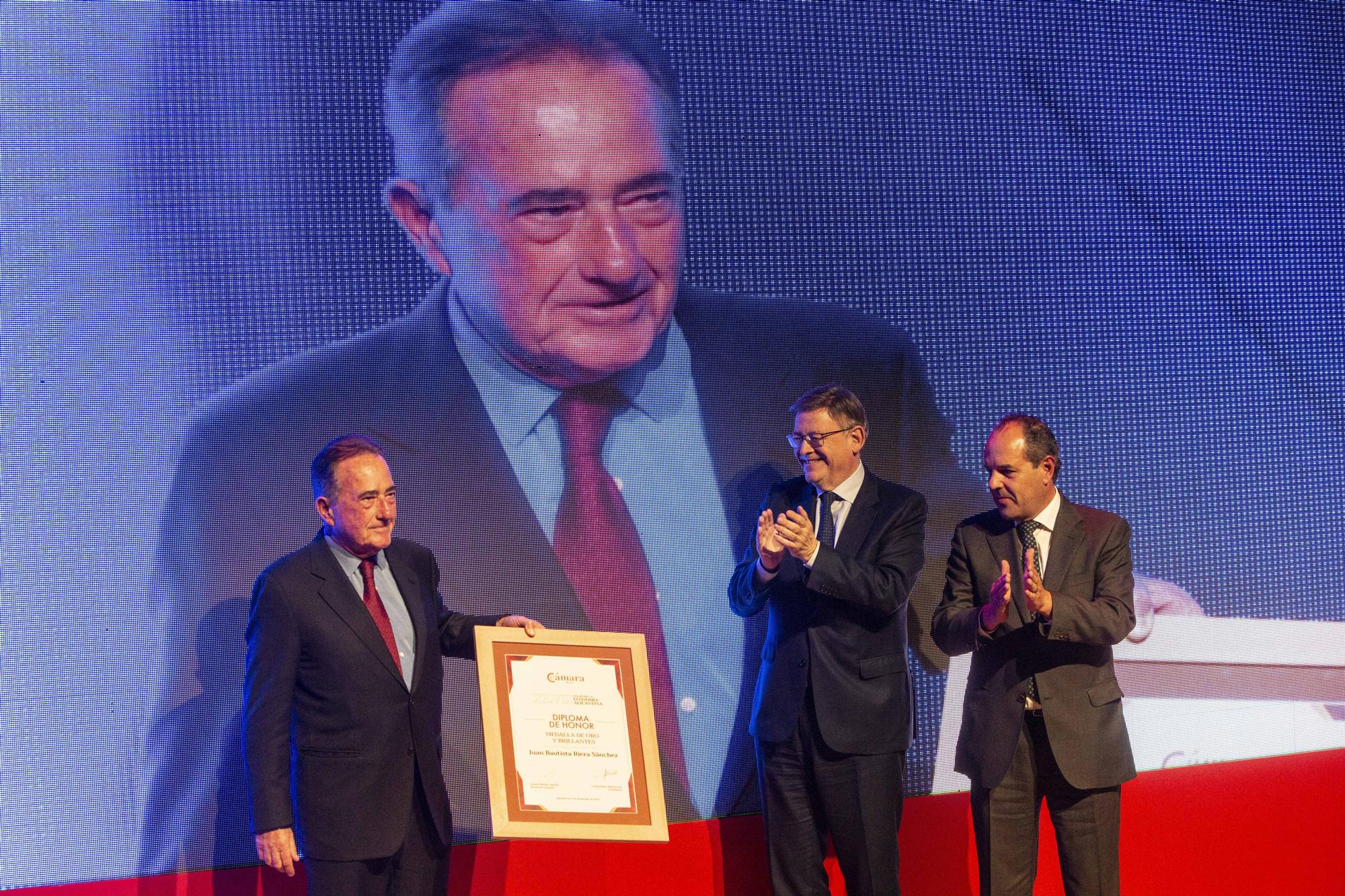 Reconocimiento a Juan Riera y José Luis Gisbert en la Noche de la Economía