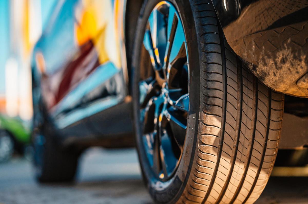 Una rueda de un coche.
