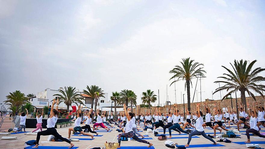 30 personas se contagian de covid en Mallorca en un taller de yoga al aire libre