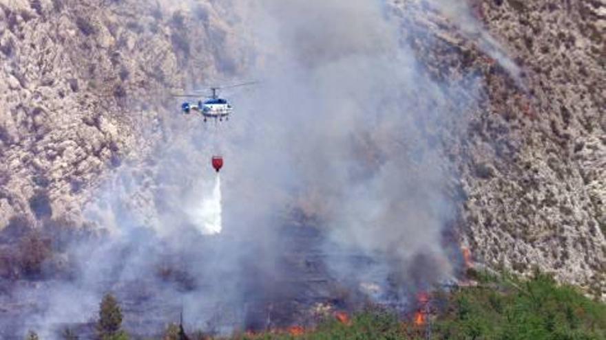 El fuego en La Vall d&#039;Ebo calcina cientos de hectáreas y cerca decenas de casas